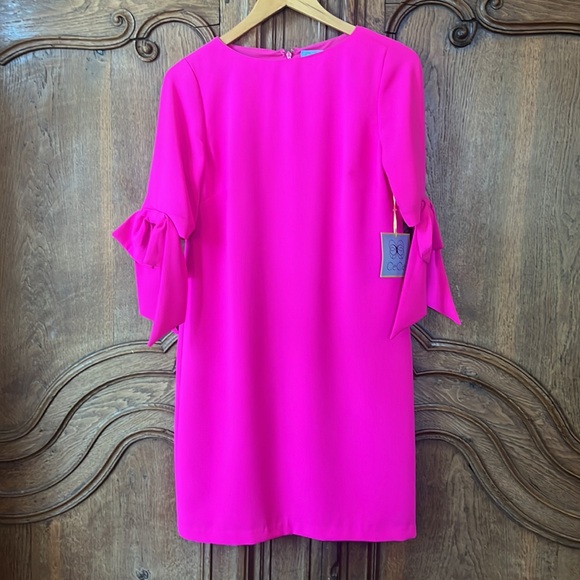 CeCe Crepe Shift Dress - Picture 2 of 10